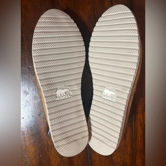Sorel Ella Slip On Camel Brown Size 8.5  New with one spot on shoe. - Picture 2 of 12